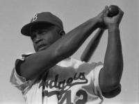 塔图姆在日本队比赛中出色防守，惊险取胜引发热议！